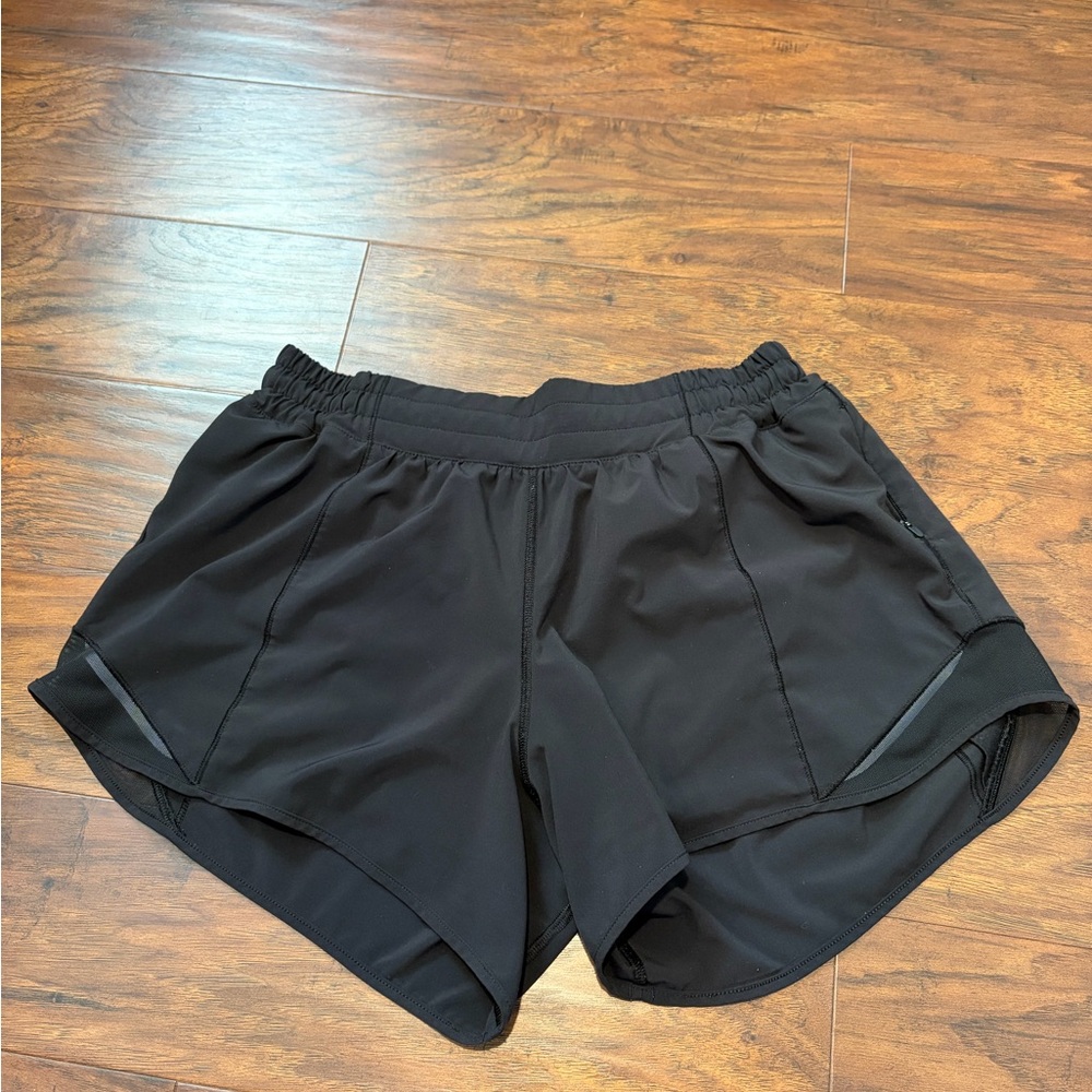 Women's Lululemon hotty hot low rise 2.5 inseam Black Athletic Shorts size 8